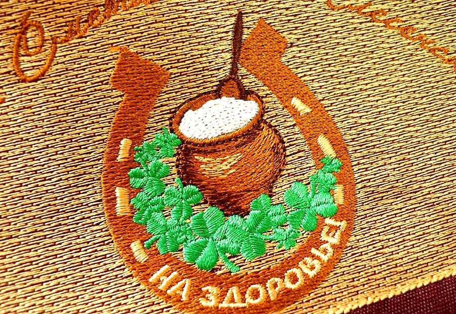 Вышивка на форме продавцов Вышивка на форме продавцов